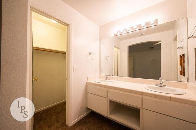 2188 E Pinedale Avenue, Fresno, CA 93720