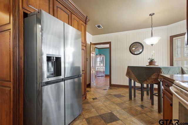 205 N Henry St, Lindale, TX 75771