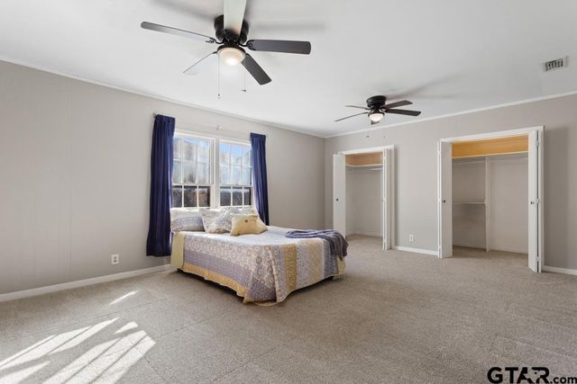 205 N Henry St, Lindale, TX 75771