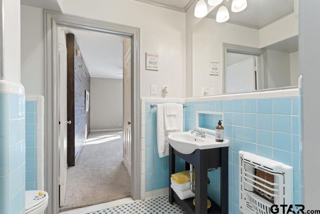 205 N Henry St, Lindale, TX 75771