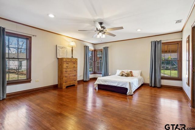 205 N Henry St, Lindale, TX 75771