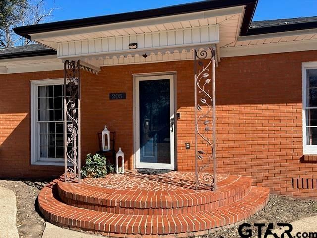 205 N Henry St, Lindale, TX 75771