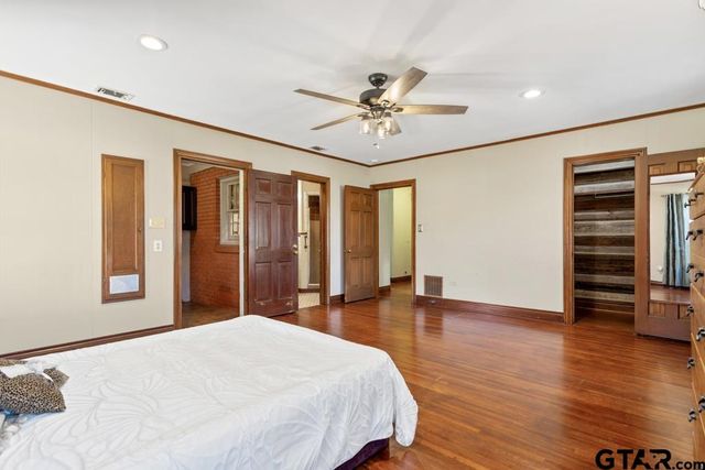 205 N Henry St, Lindale, TX 75771