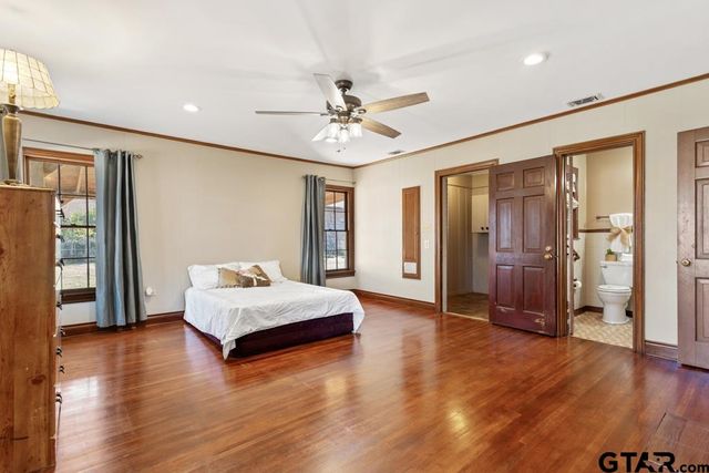 205 N Henry St, Lindale, TX 75771