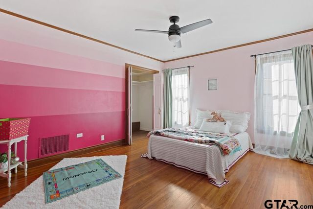 205 N Henry St, Lindale, TX 75771