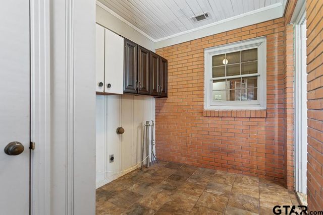 205 N Henry St, Lindale, TX 75771