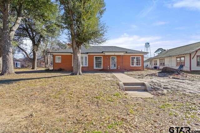 205 N Henry St, Lindale, TX 75771