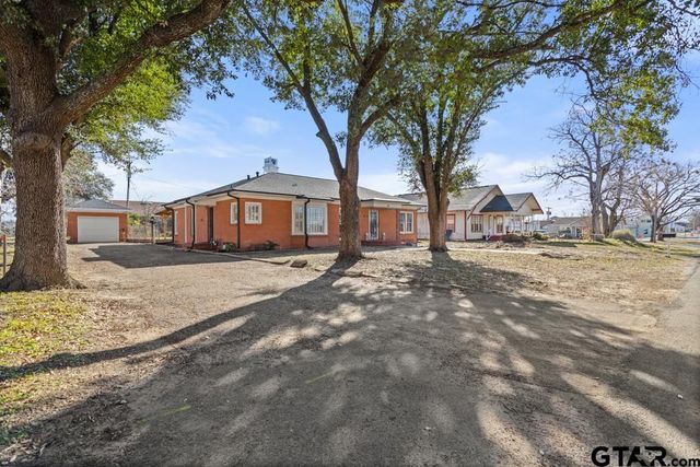 205 N Henry St, Lindale, TX 75771