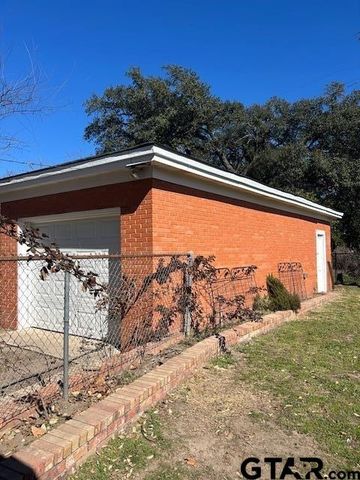 205 N Henry St, Lindale, TX 75771