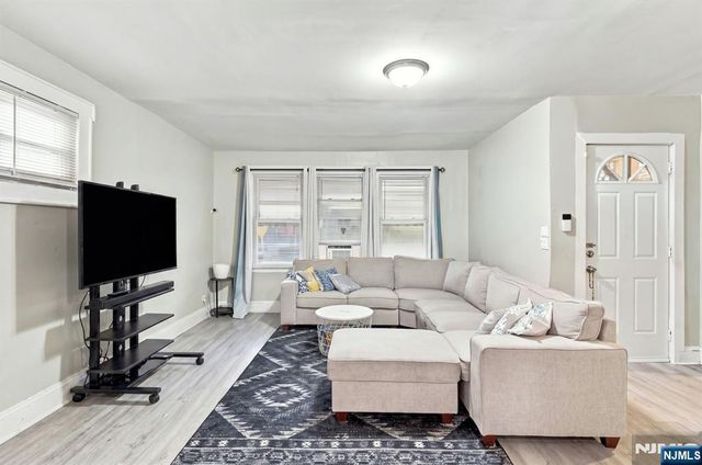 27 Philip Place, Irvington, NJ 07111