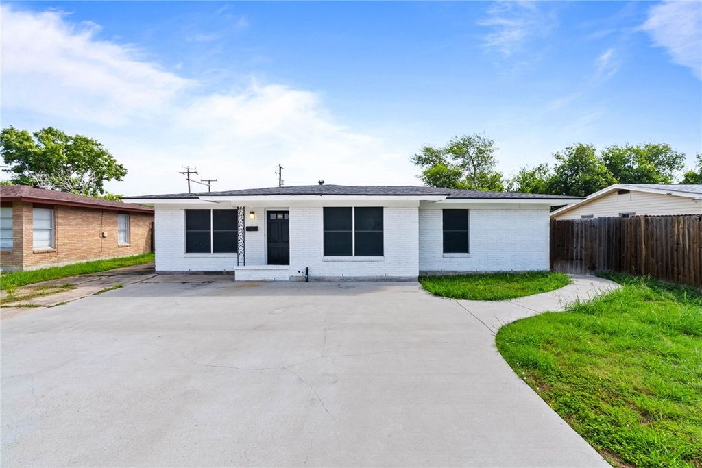 4126 Barnes St, Corpus Christi, TX 78411 — exterior