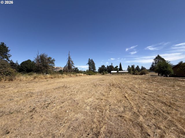 85808 Loop Ln, Eugene, OR 97405