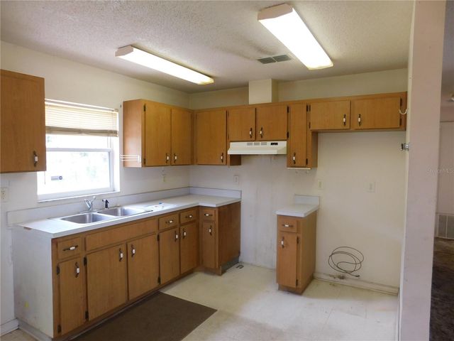 1205 E LAURA STREET, Plant City, FL 33563