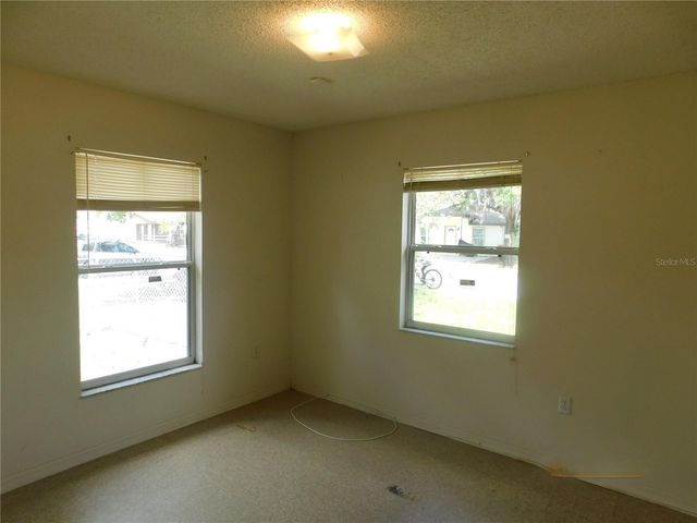 1205 E LAURA STREET, Plant City, FL 33563