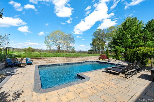165 Roosevelt Drive, Poughquag, NY 12570