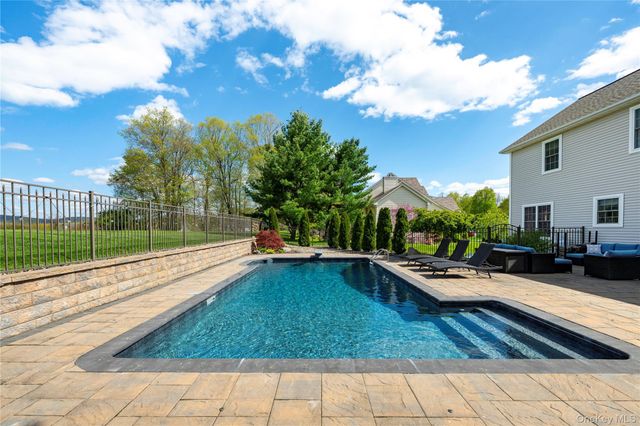 165 Roosevelt Drive, Poughquag, NY 12570
