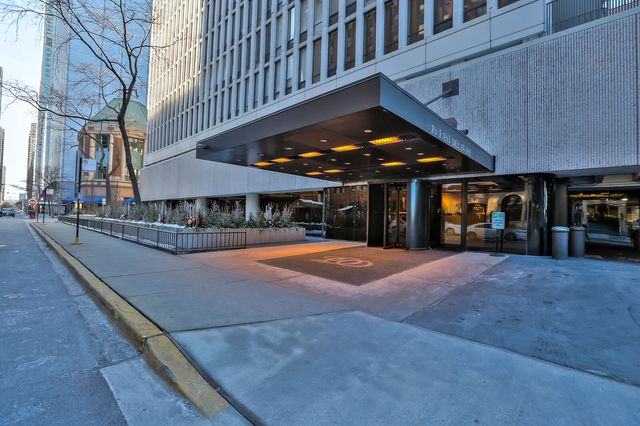 200 E Delaware Place 19B, Chicago, IL 60611