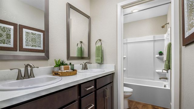 2083 Delta Cove Dr, Sacramento, CA 95832
