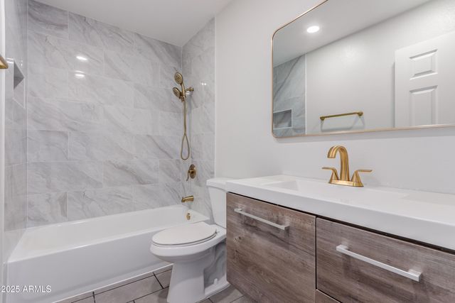 18202 N CAVE CREEK Road 245, Phoenix, AZ 85032