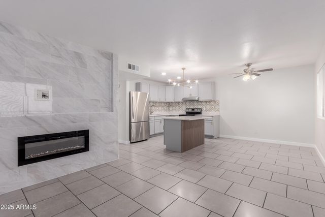 18202 N CAVE CREEK Road 245, Phoenix, AZ 85032