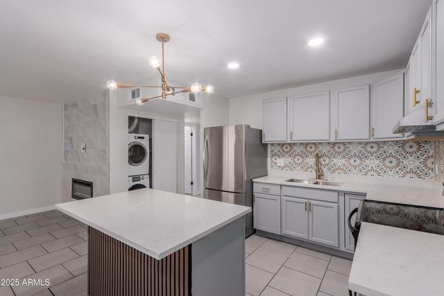 18202 N CAVE CREEK Road 245, Phoenix, AZ 85032