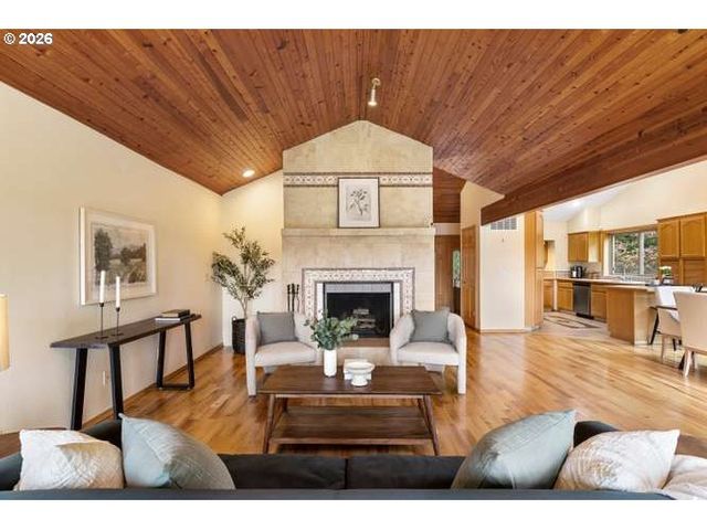 10585 BEUTEL Rd, Oregon City, OR 97045