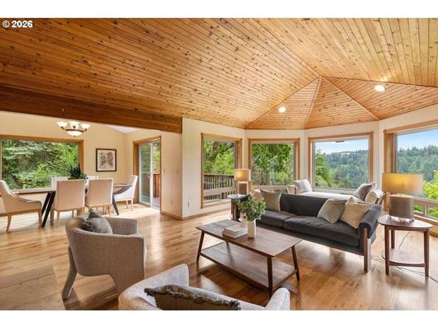 10585 BEUTEL Rd, Oregon City, OR 97045