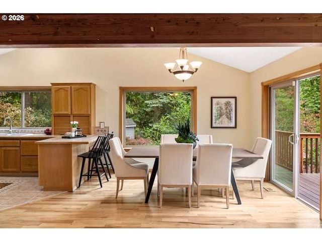 10585 BEUTEL Rd, Oregon City, OR 97045