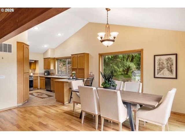 10585 BEUTEL Rd, Oregon City, OR 97045