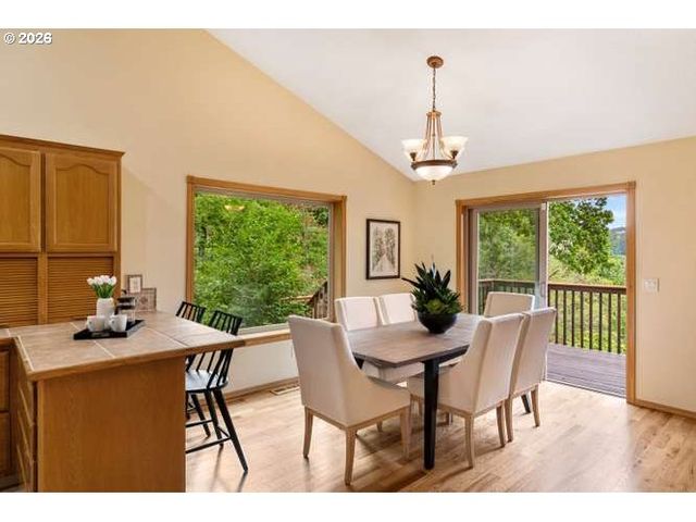10585 BEUTEL Rd, Oregon City, OR 97045