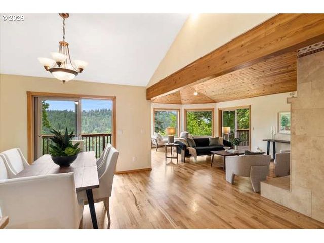 10585 BEUTEL Rd, Oregon City, OR 97045