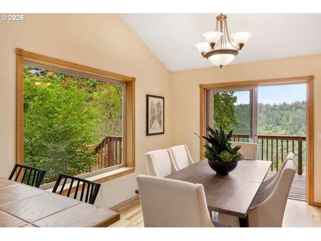 10585 BEUTEL Rd, Oregon City, OR 97045