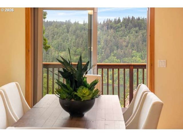 10585 BEUTEL Rd, Oregon City, OR 97045