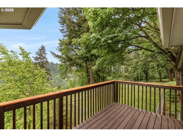 10585 BEUTEL Rd, Oregon City, OR 97045