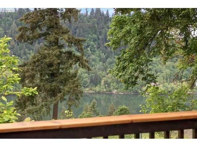 10585 BEUTEL Rd, Oregon City, OR 97045