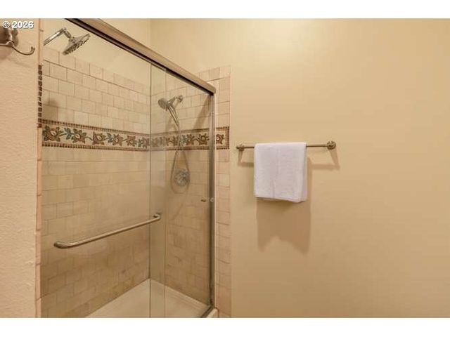 10585 BEUTEL Rd, Oregon City, OR 97045