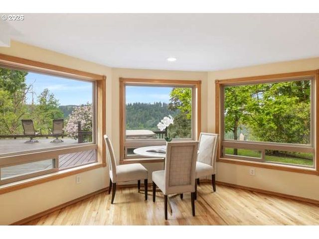 10585 BEUTEL Rd, Oregon City, OR 97045