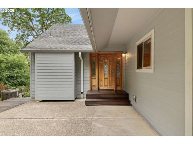 10585 BEUTEL Rd, Oregon City, OR 97045