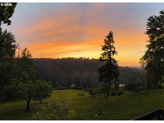 10585 BEUTEL Rd, Oregon City, OR 97045