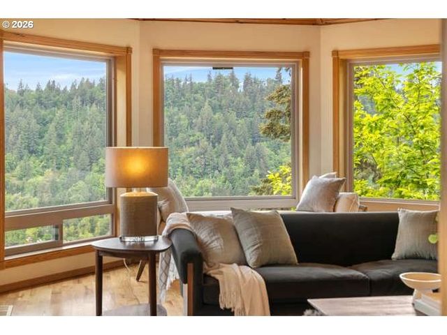 10585 BEUTEL Rd, Oregon City, OR 97045