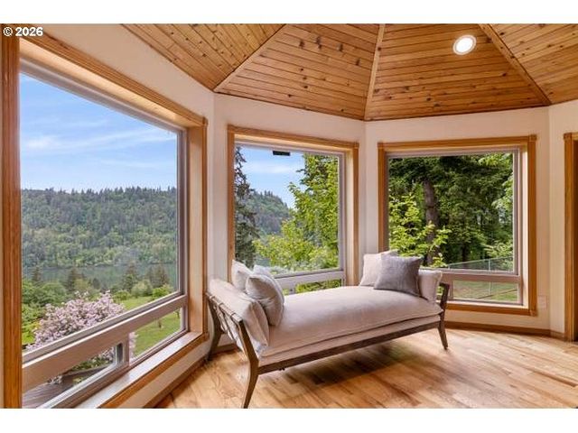 10585 BEUTEL Rd, Oregon City, OR 97045