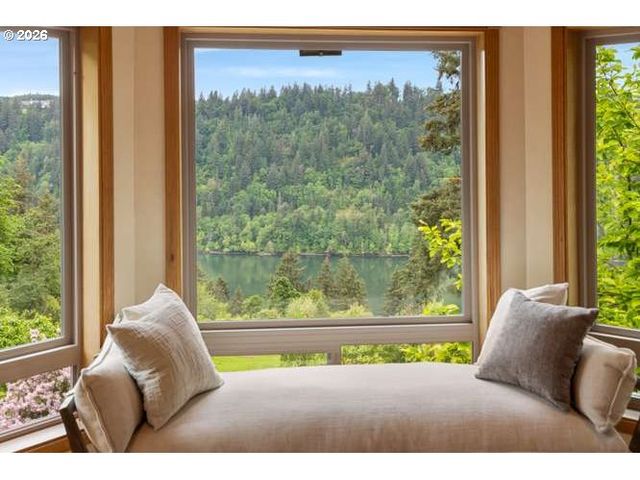 10585 BEUTEL Rd, Oregon City, OR 97045