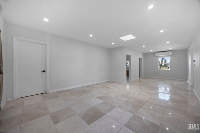 911 BALDWIN Road, Bakersfield, CA 93304