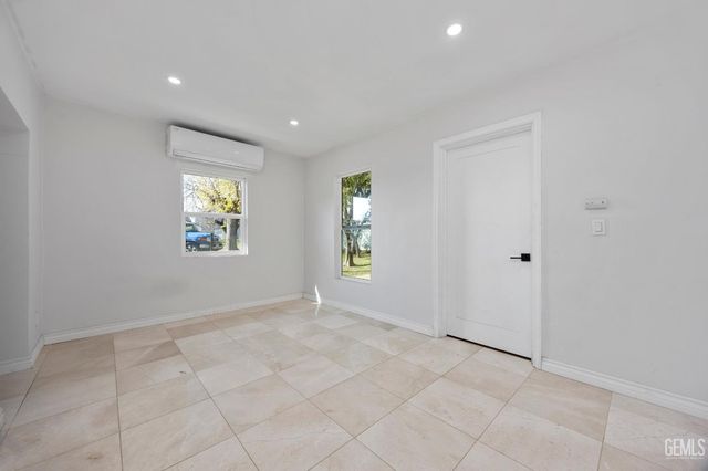 911 BALDWIN Road, Bakersfield, CA 93304