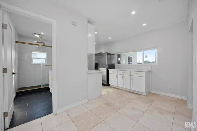 911 BALDWIN Road, Bakersfield, CA 93304