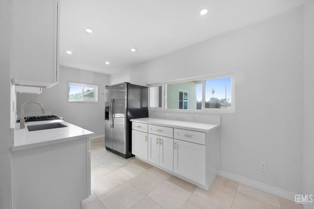 911 BALDWIN Road, Bakersfield, CA 93304