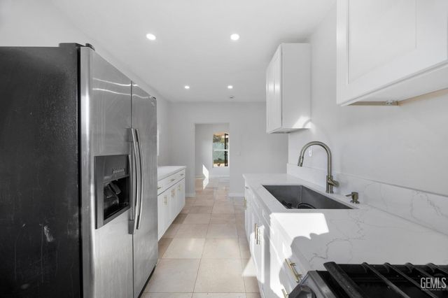 911 BALDWIN Road, Bakersfield, CA 93304