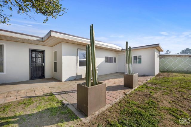 911 BALDWIN Road, Bakersfield, CA 93304