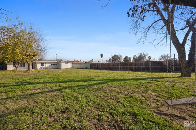 911 BALDWIN Road, Bakersfield, CA 93304
