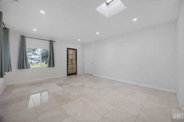 911 BALDWIN Road, Bakersfield, CA 93304